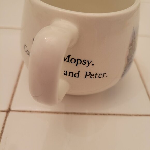 Vintage Wedgwood Peter Rabbit Baby Cup 2 Handles Beatrix Potter Nursery England‎ - Picture 6 of 8